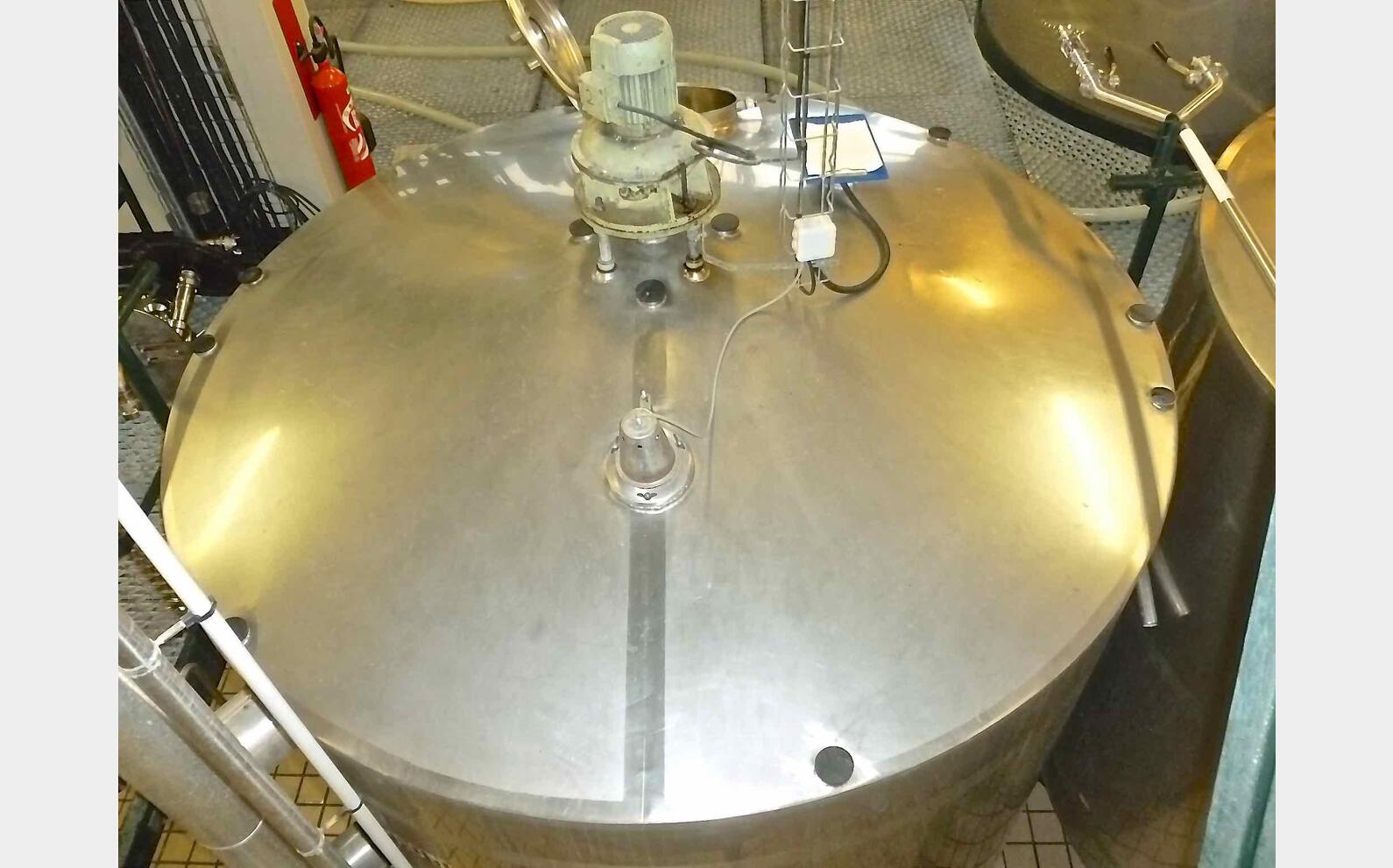 Cuve inox de m&eacute;lange isol&eacute;e circulation forc&eacute;e Agroalimentaire Volume : 130 HL (13000 litres)