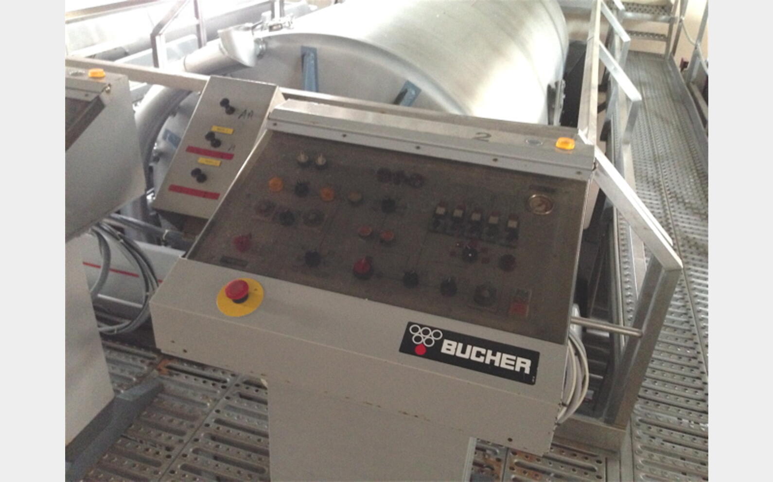 Pressoir cage ferm&eacute;e Marque : BUCHER