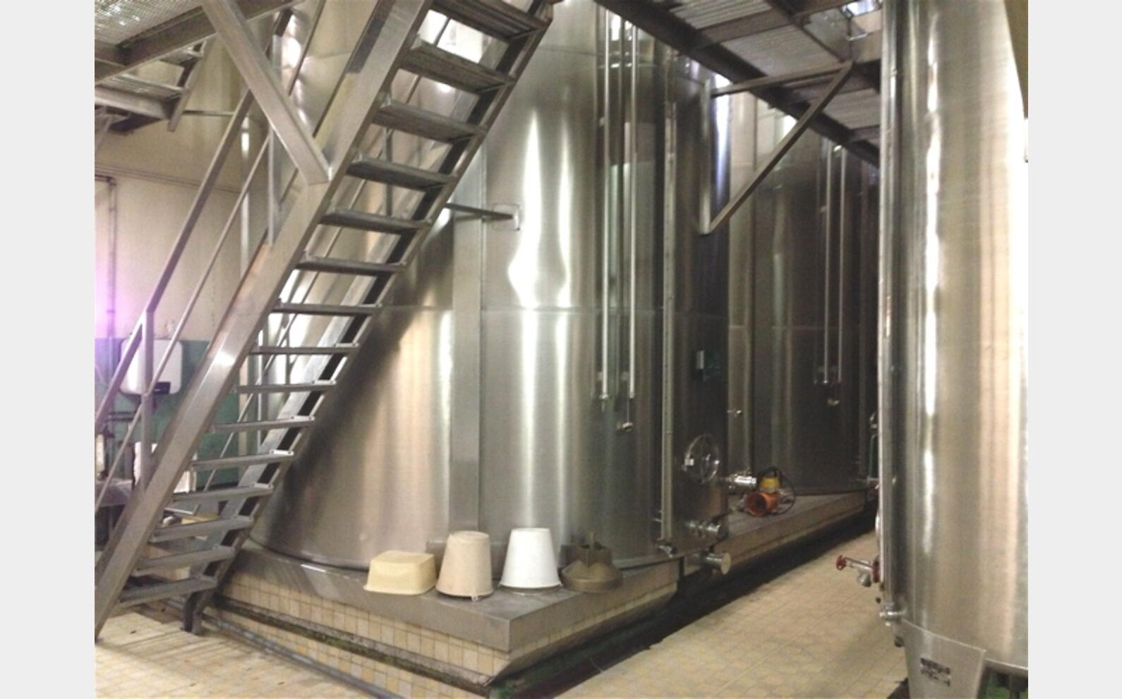 cuve 2 compartiments INOX 316L Volume totale : 786 HLS (78600 litres)