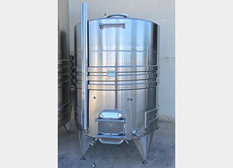 cuve INOX ferm&eacute;e sur pieds de 5300 litres MATERIEL NEUF