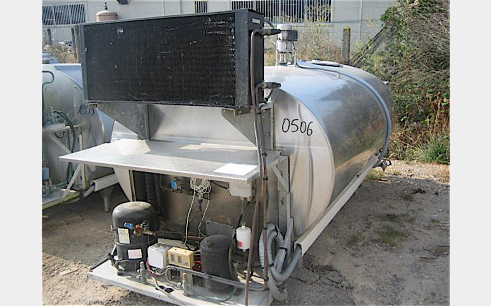 Tank &agrave; lait 2500 litres Groupe de froid et agitation .