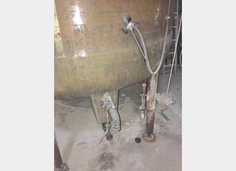 Floating cap fiber tank