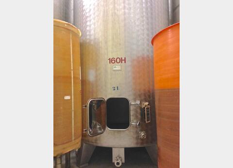 Cuve inox ferm&eacute;e sur pieds