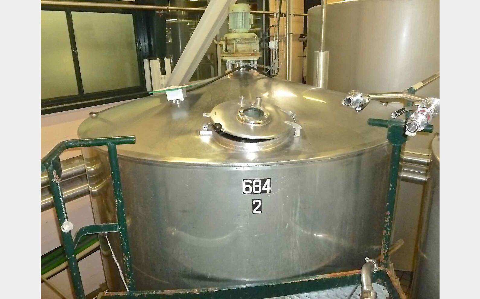 Cuve inox de m&eacute;lange isol&eacute;e circulation forc&eacute;e Agroalimentaire Volume : 130 HL (13000 litres)