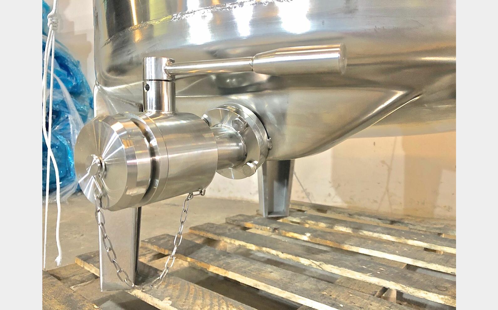 Cuve inox 316 thermor&eacute;gul&eacute;e sur pieds 6.45 HL (645 Litres) ARSILAC