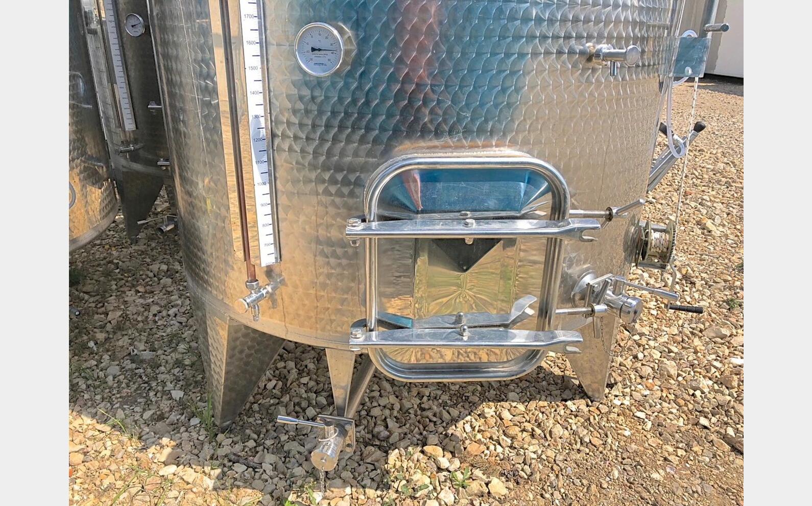Cuve INOX &agrave; chapeau flottant 50 hls. Fond conique sur pieds