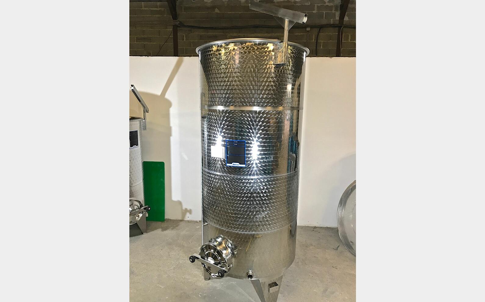 Cuve inox 304 fond bomb&eacute; chap flottant MATERIEL NEUF