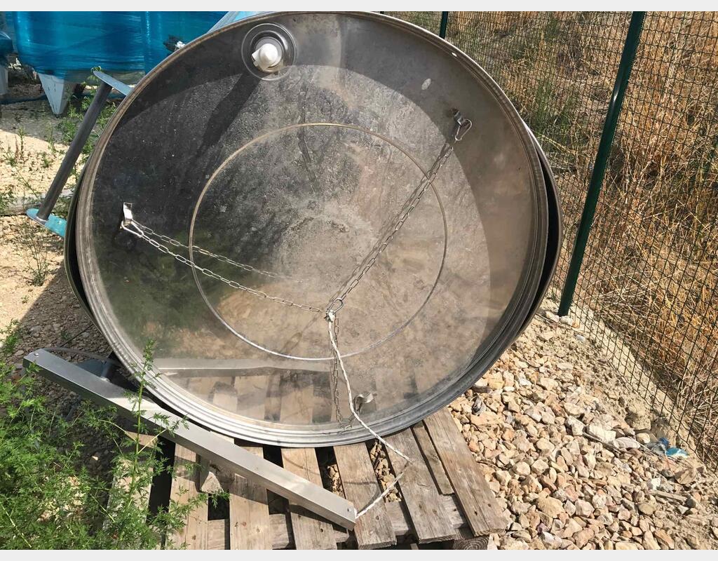 Cuve INOX chapeau flottant - Fond bombé sur pieds
