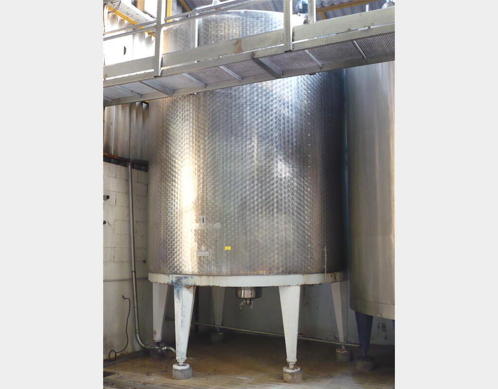 cuve de mélange INOX 304 de 22 m3  - cylindrique verticale sur pieds