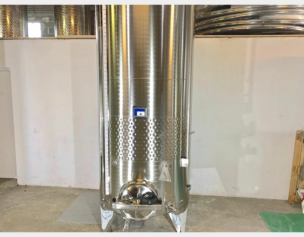 Cuve inox 304 thermor&eacute;gul&eacute;e sur pieds 27.2 HL (2 728 litres) ARSILAC