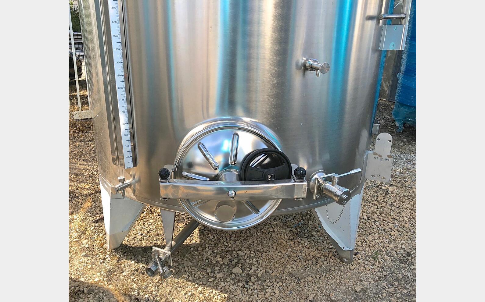 Cuve INOX chapeau flottant de 5000 litres Volume : 5000 litres