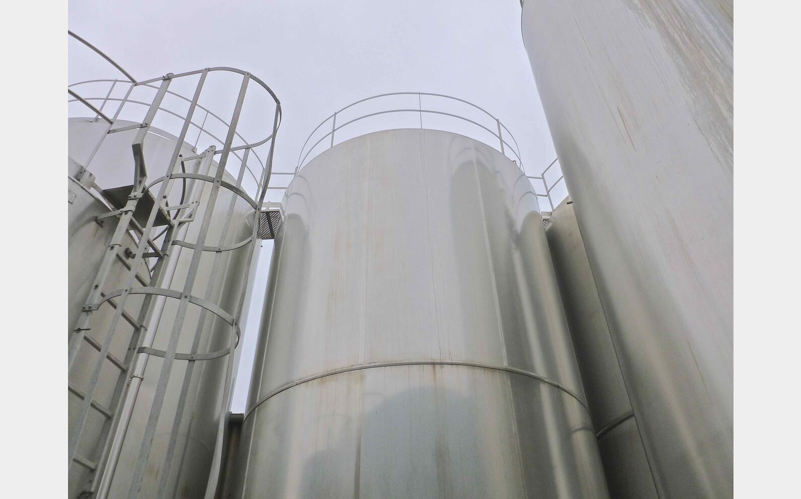 Cuve inox cylindrique verticale