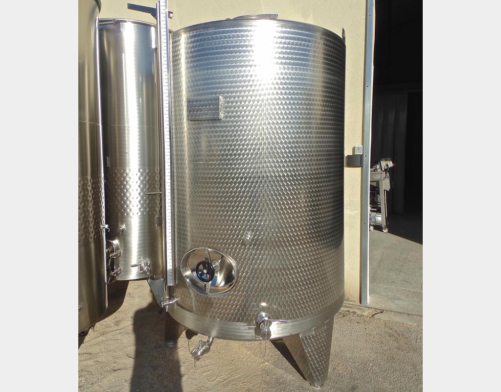 Cuve fermée sur pieds en INOX - Volume : 4300 litres