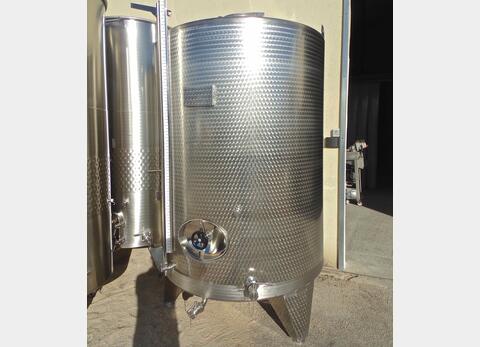 cuve INOX ferm&eacute;e sur pieds de 4300 litres MATERIEL NEUF
