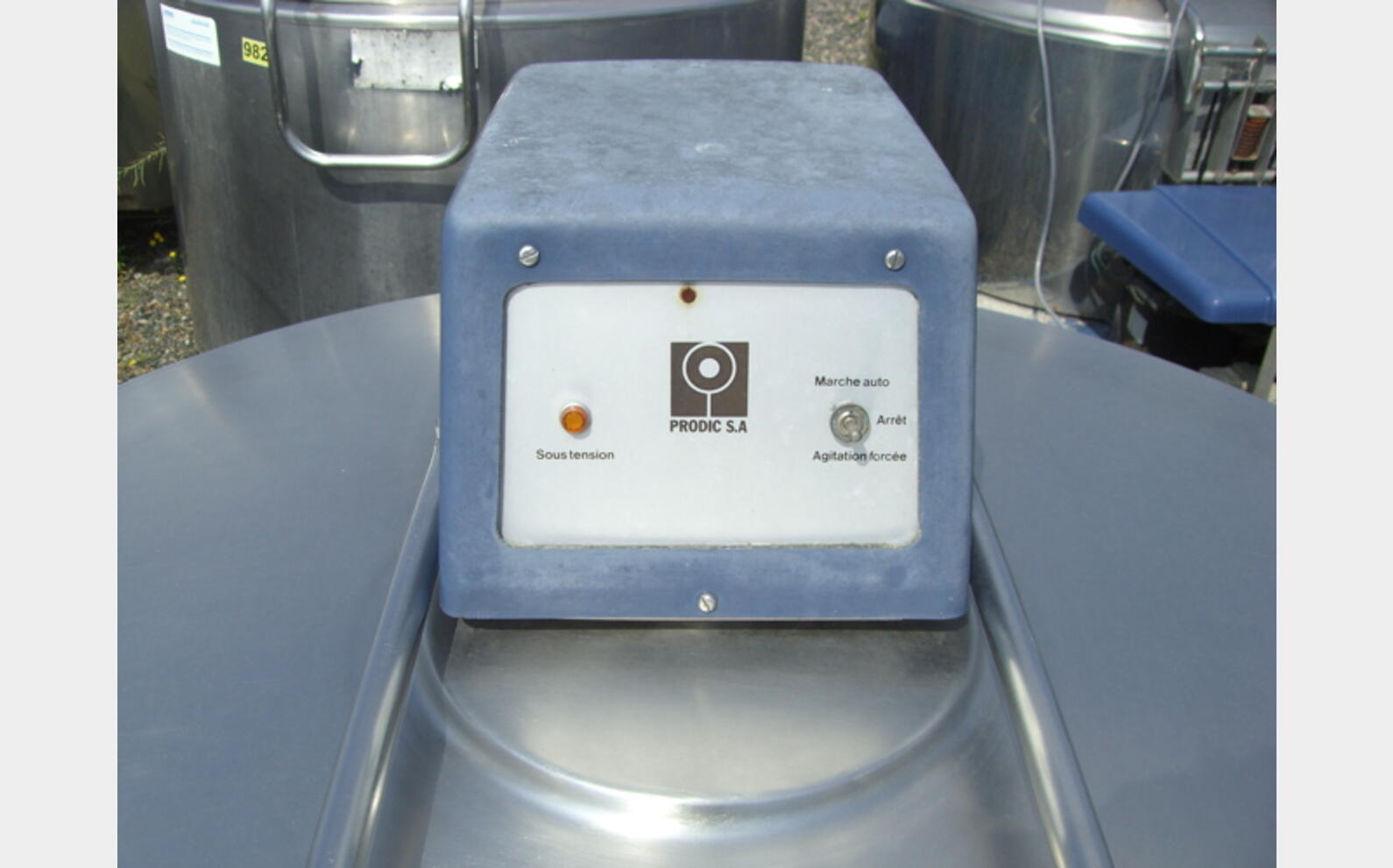 Tank &agrave; lait 550 litres Groupe de froid et agitation .