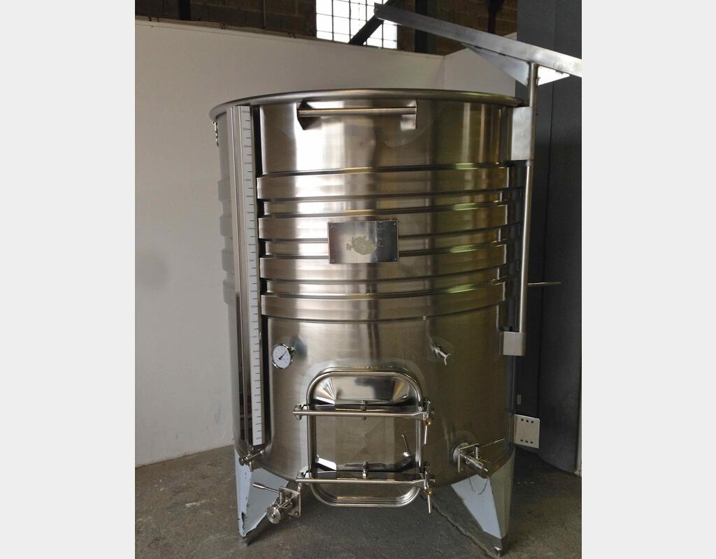 Cuve inox chapeau flottant - Volume de 2300 litres (23 hls)
