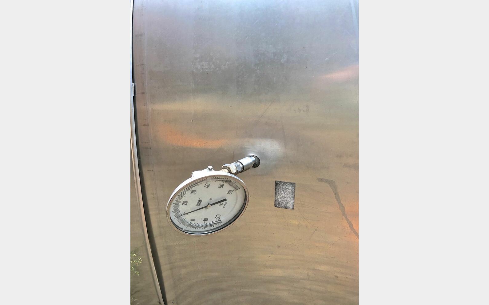 Cuve inox 304 ferm&eacute;e isol&eacute;e