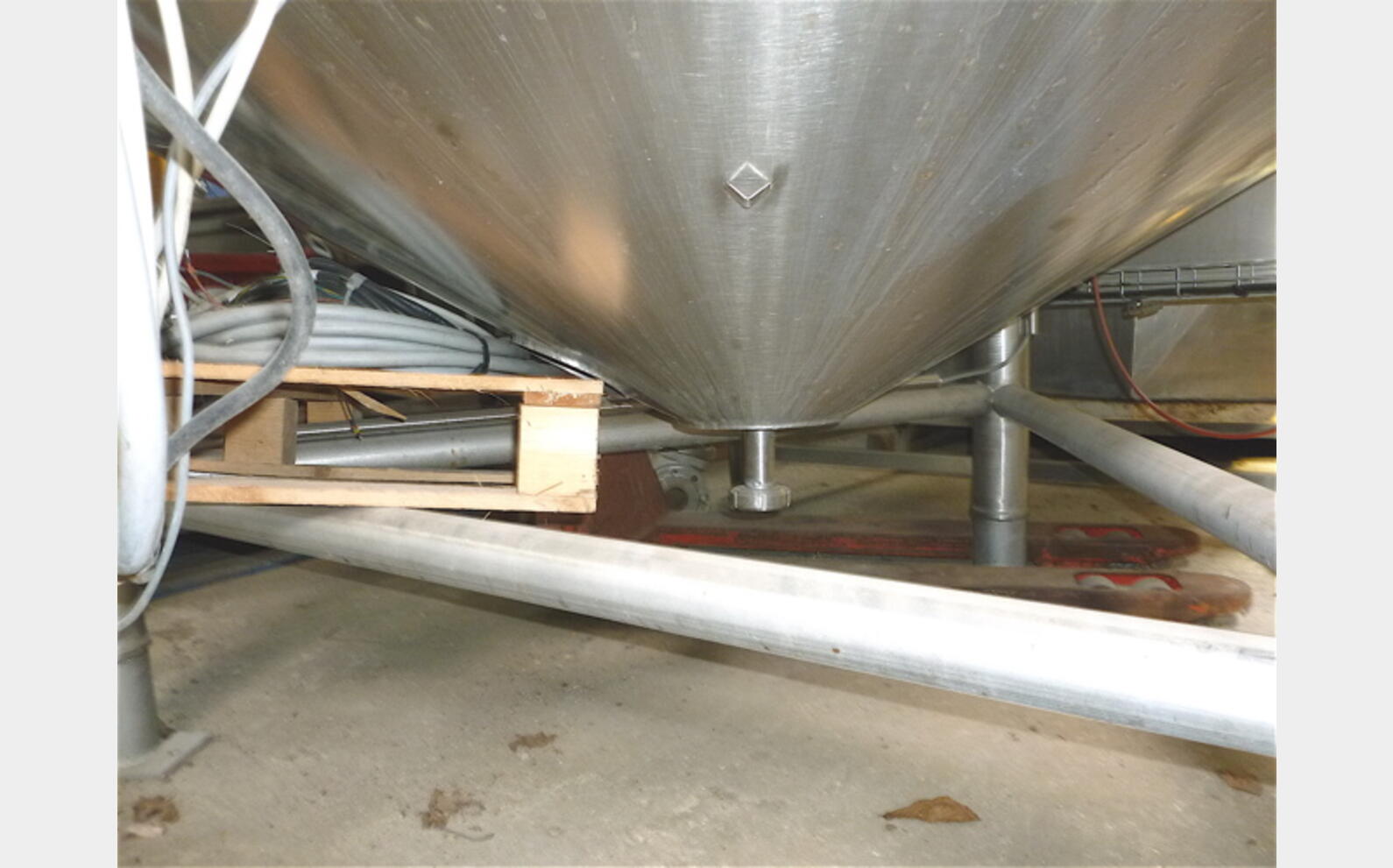 cuve stockage INOX sur pesons Sur pesons Volume :  litres