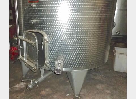 Cuve inox ferm&eacute;e sur pieds