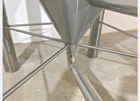 Cuve ferm&eacute;e sur pieds cylindro conique MATERIEL NEUF