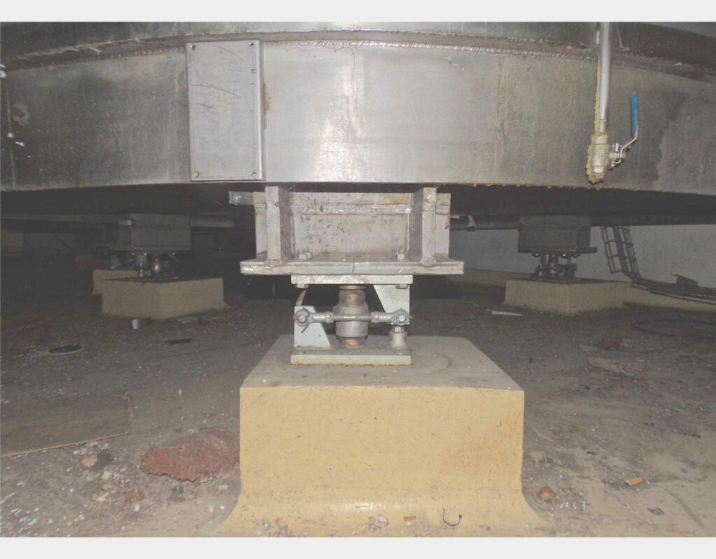 Insulated stainless steel mixing tank