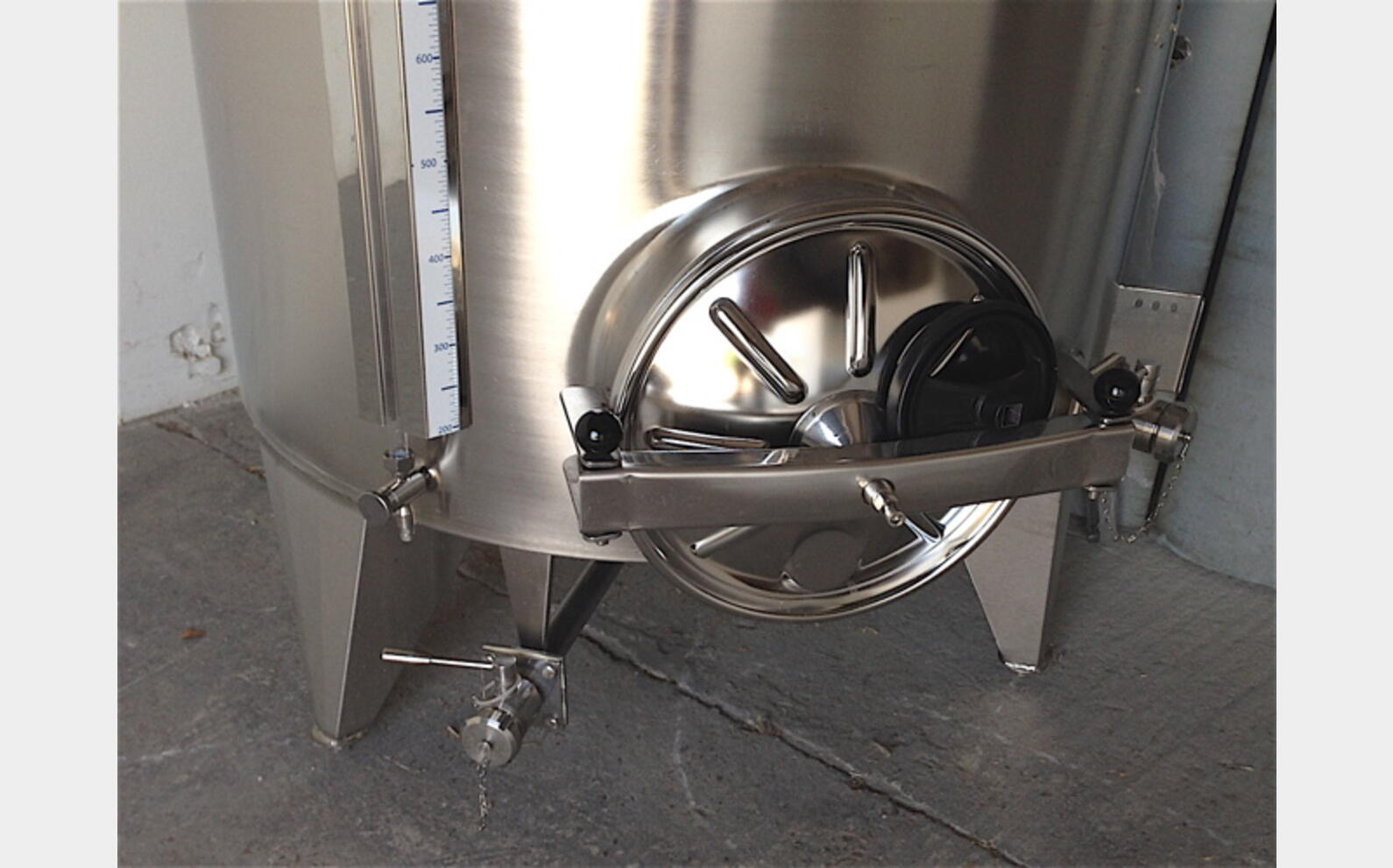 Cuve Inox chapeau flottant de 25 hls MATERIEL NEUF Volume : 2500 litres (25 hls)