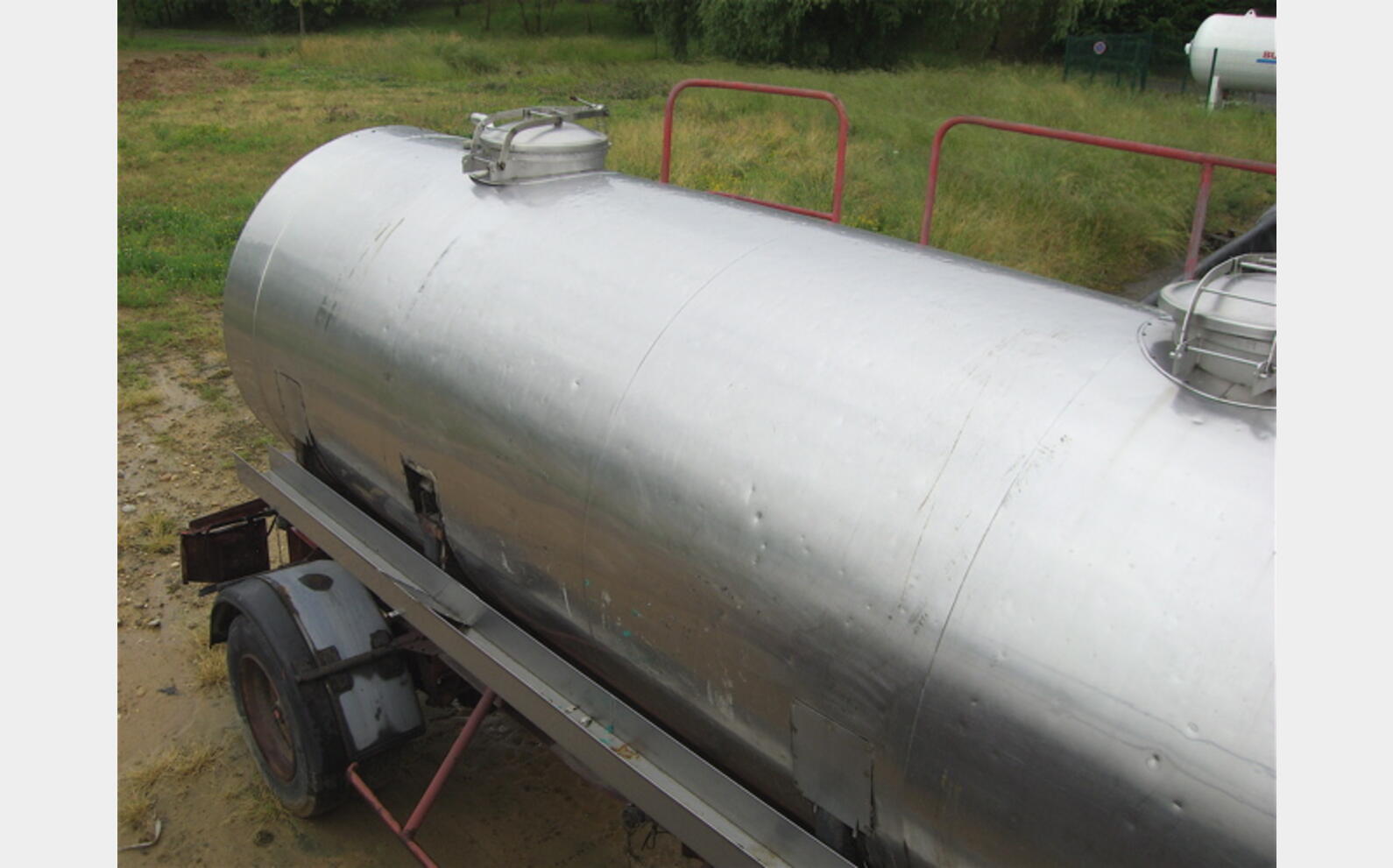 Citerne inox 304 L isol&eacute; 2 x 5.000 Litres