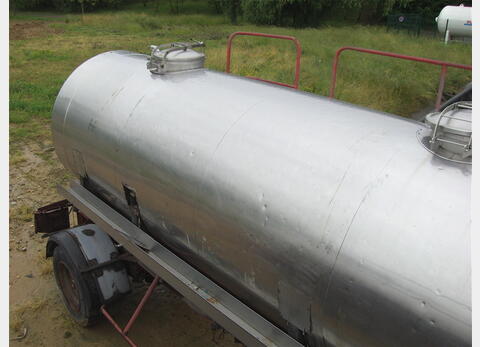 Citerne Inox 304 L , deux compartiments - Sur chassis roulant , cuve isolé