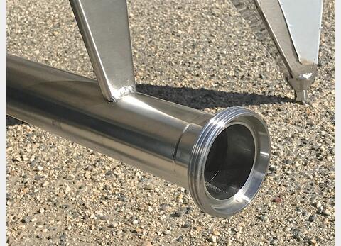 cuve INOX 316 ferm&eacute;e sur pieds MATERIEL NEUF