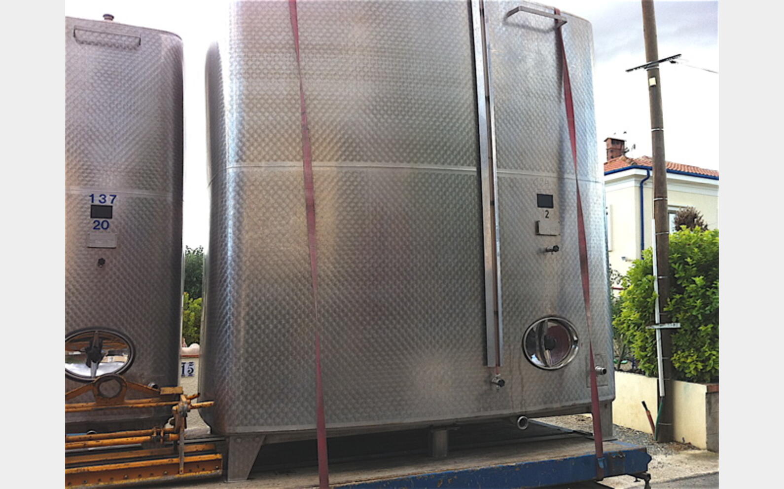 cuve stockage INOX 304 Agroalimentaire (vin rouge). Marque : DEFRANCESHI. Ann&eacute;e : 1985.