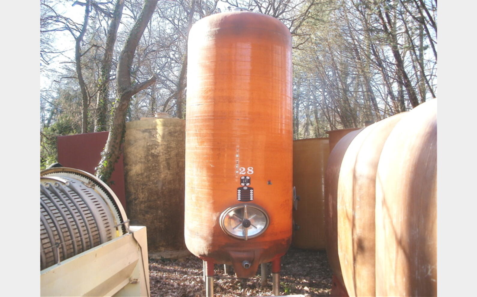 Cuve polyester ferm&eacute;e de 30 hls