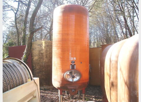 Cuve polyester ferm&eacute;e de 30 hls