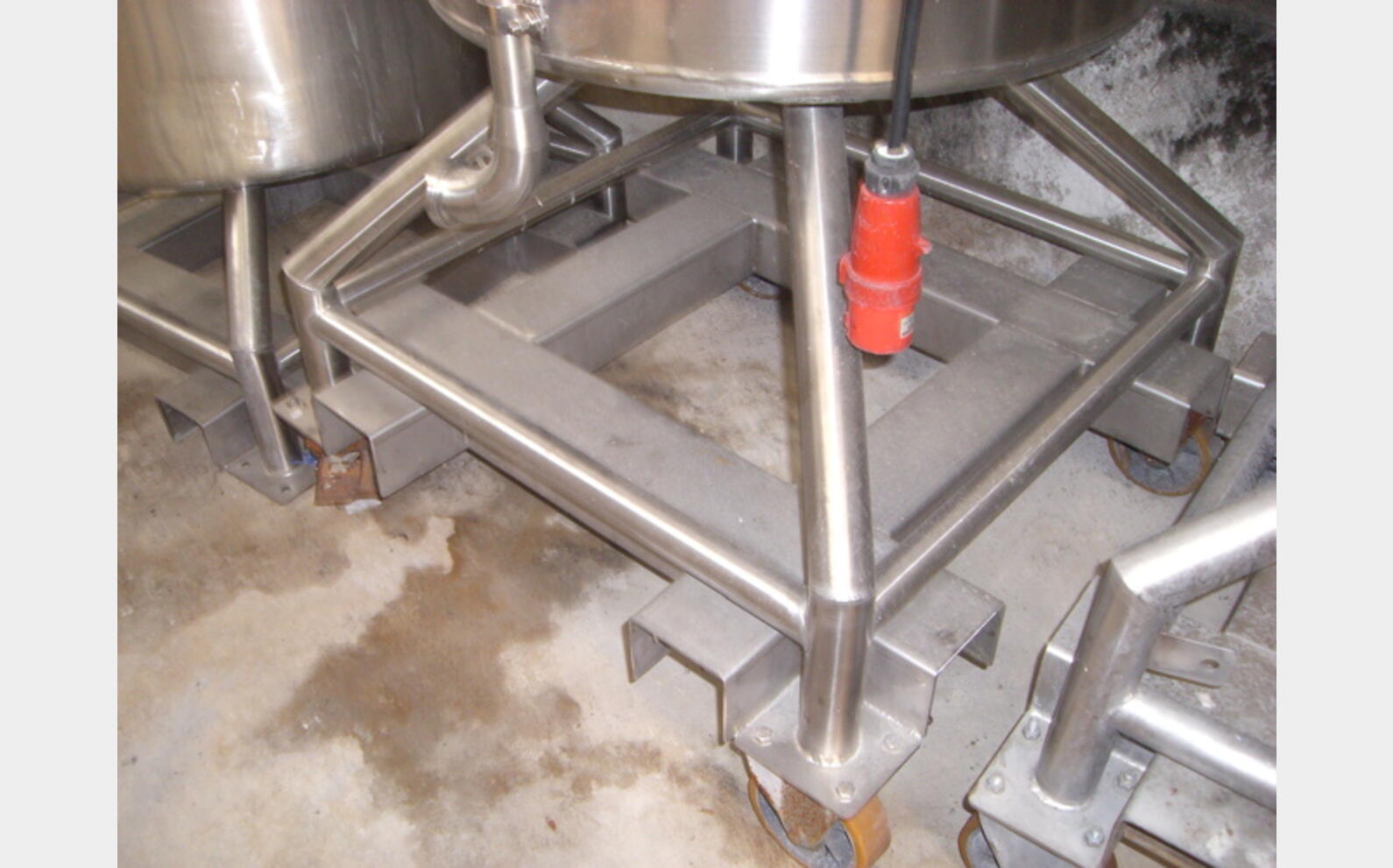 1 cuve inox 316L agit&eacute;e de 400 litres