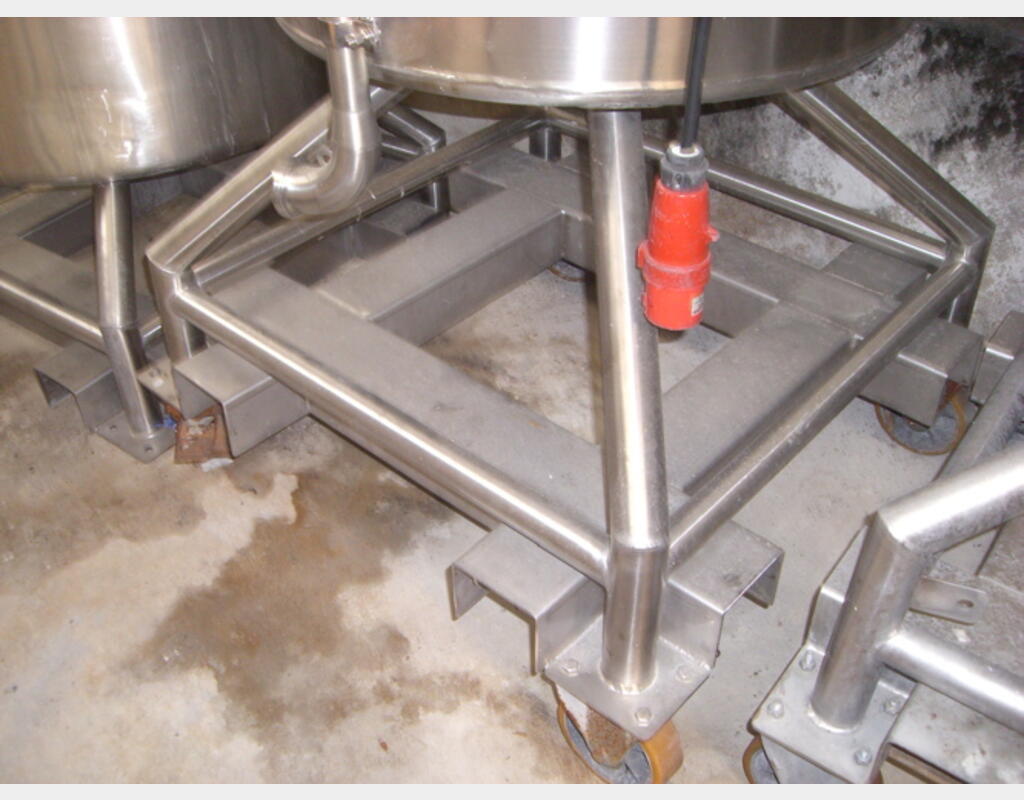 CUVE INOX 400 LITRES INOX 316L - Agitée, mobile sur roullettes.
