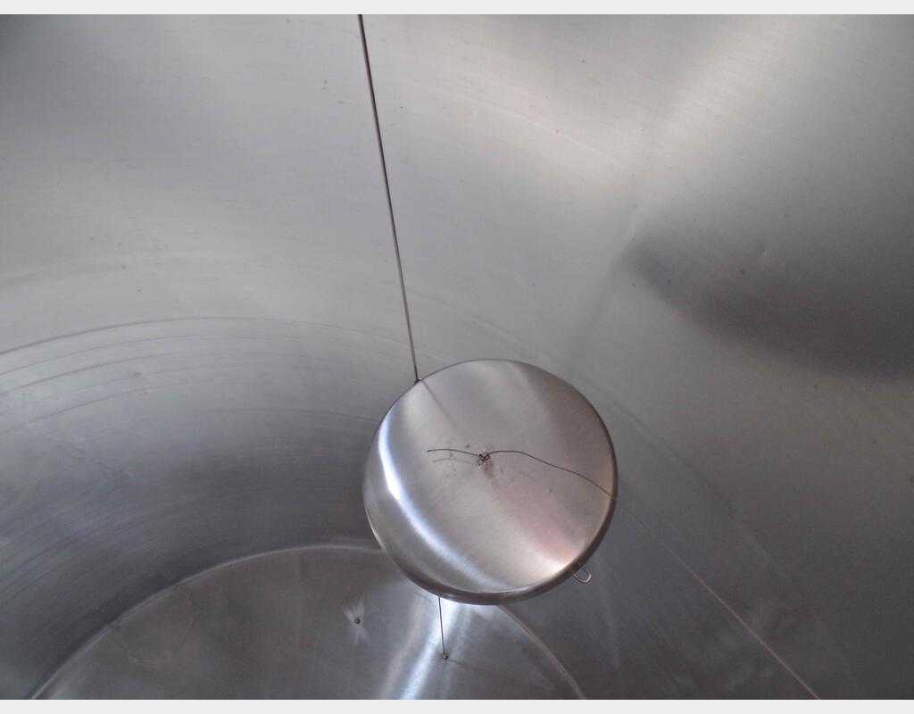 Cuve isolée , agitée , et circuit - volume : 10 000 litres