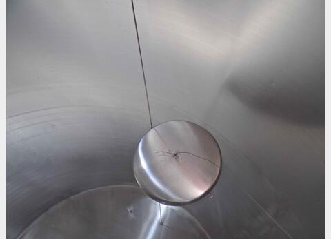 Cuve isol&eacute;e, agit&eacute;e avec circuit INOX 304L