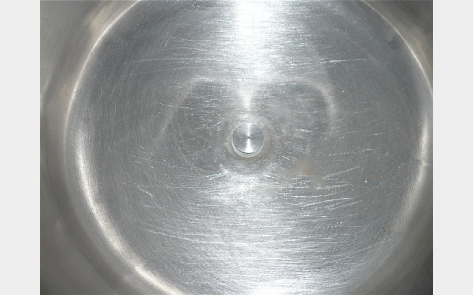 cuve de stockage INOX Volume : 50 litres Vinicole. Marque : ALFA LAVAL