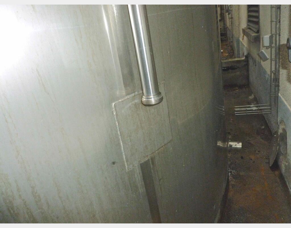 Cuve inox cylindrique verticale agitée - isolée sur jupe capacité 1000 hls