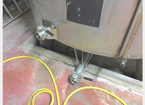 Cuve inox ferm&eacute;e sur pieds