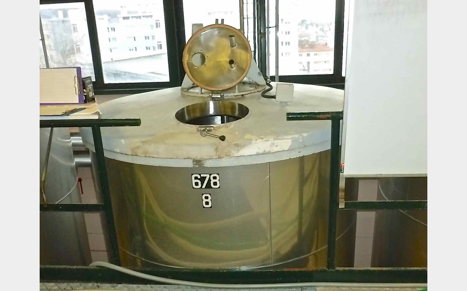 Cuve inox agit&eacute;e isol&eacute;e circulation forc&eacute;e Agroalimentaire Volume : 62 HL (6200 litres)
