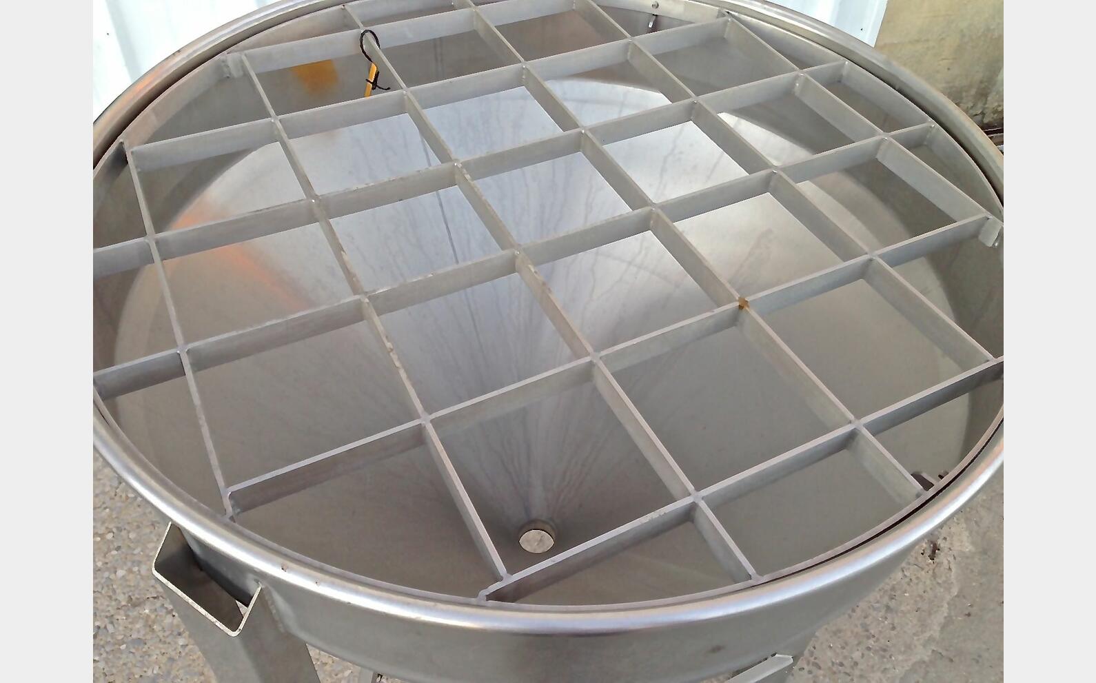 Cuve inox conique ouverte avec grille