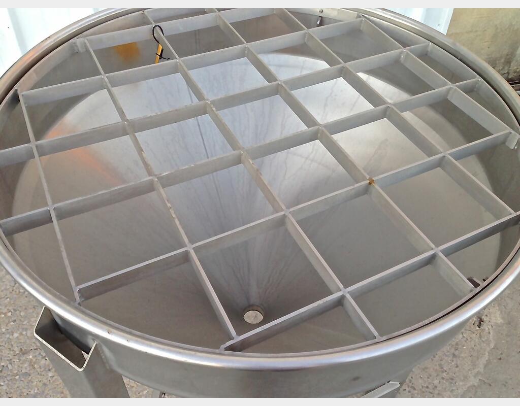 Cuve inox conique ouverte avec grille