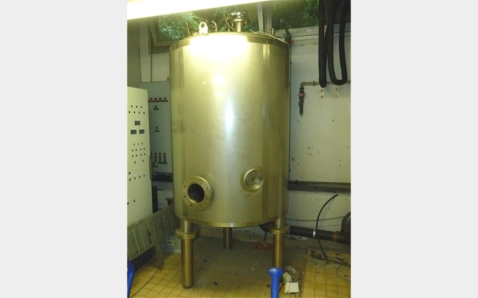 Cuve INOX 316L virole et fond isol&eacute;e Volume : 1500 litres