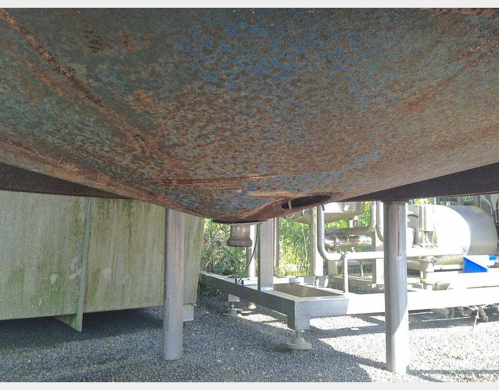 Cylindrical stainless steel tank 5m3 - isolated