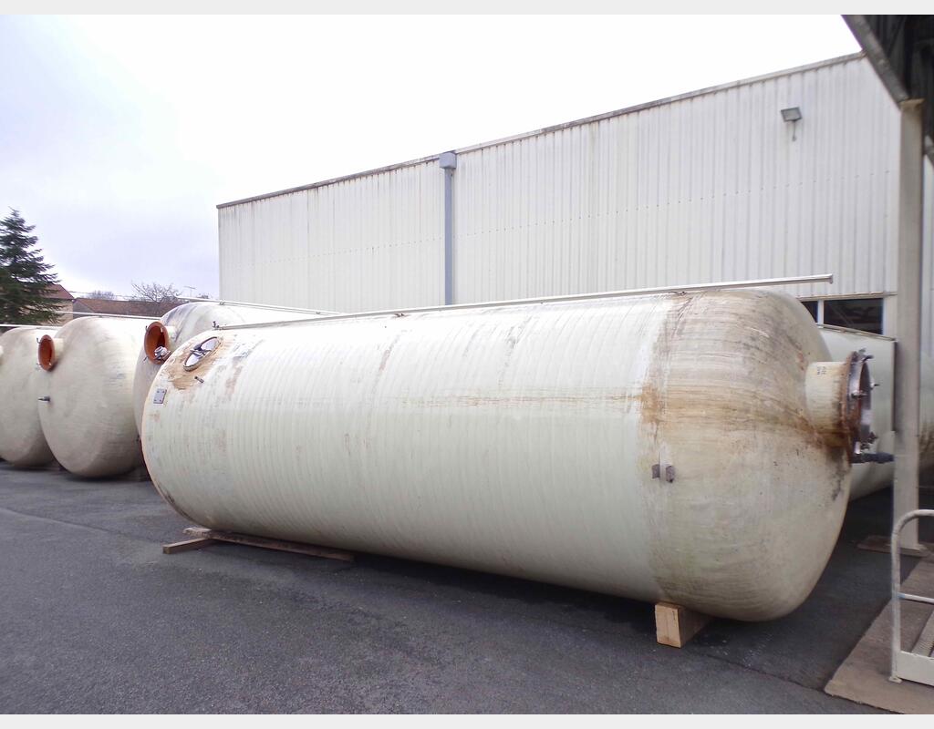 Cuve fibre fond plat sur radier Volume : 25 000 litres (250 hls)