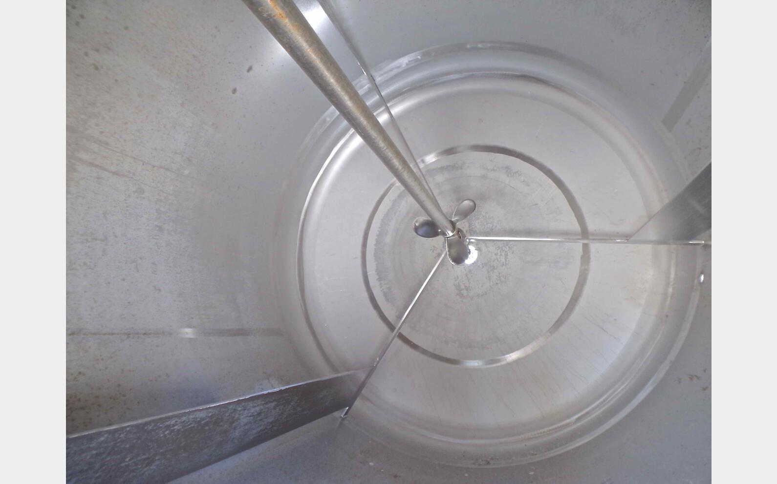 Cuve inox agit&eacute;e