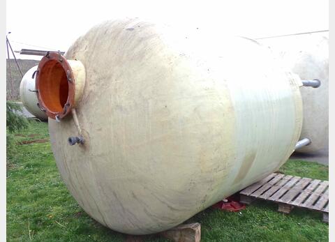 Cuve fibre fond plat sur pieds Volume : 12 000 litres (120 hls)