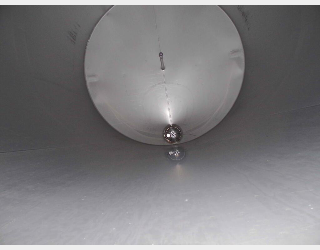 Cuve INOX agitée et isolée - Volume : 25 000 litres (250 hls)