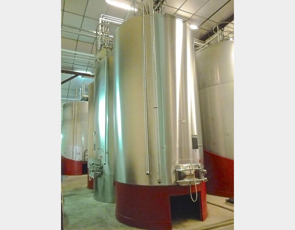 Cuve de stockage inox sur jupe acier - Marque : PIERRE GUERIN