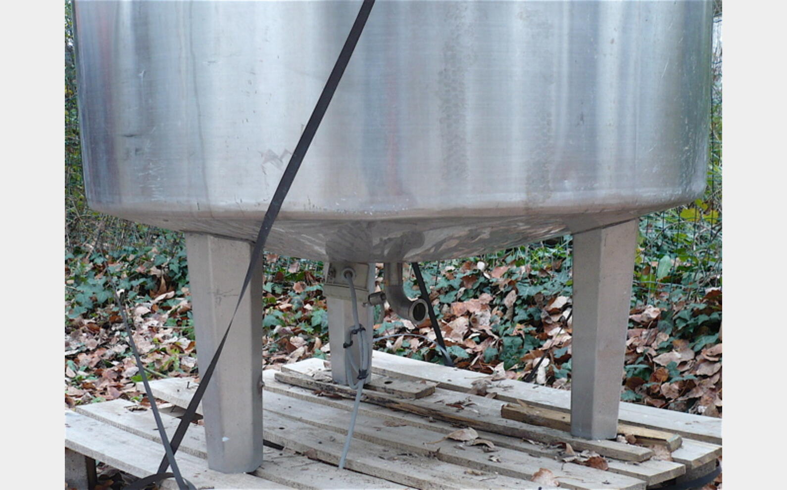 cuve stockage INOX isol&eacute;e Volume : 1000 litres.